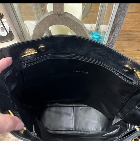 Designer CHANEL Vintage Tote Handbag Authentic!! Not for trade - Picture 8 of 11